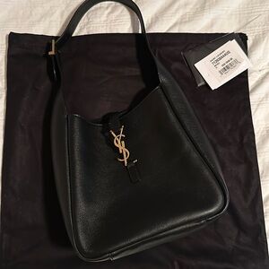 Saint Laurent LE 5 À 7 SUPPLE SMALL IN GRAINED LEATHER